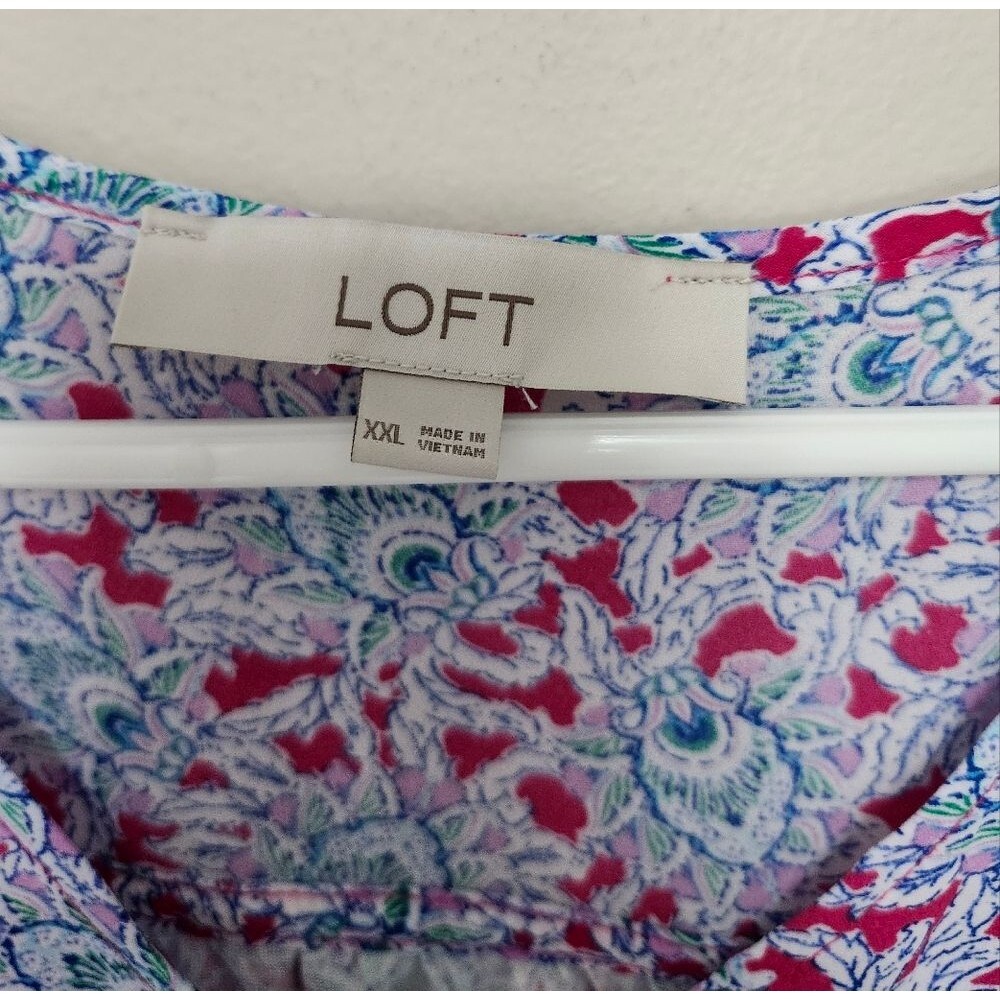LOFT Pink Sleeveless V-Neck Blouse with Floral Design And Ties Size XXL - Picture 2 of 3